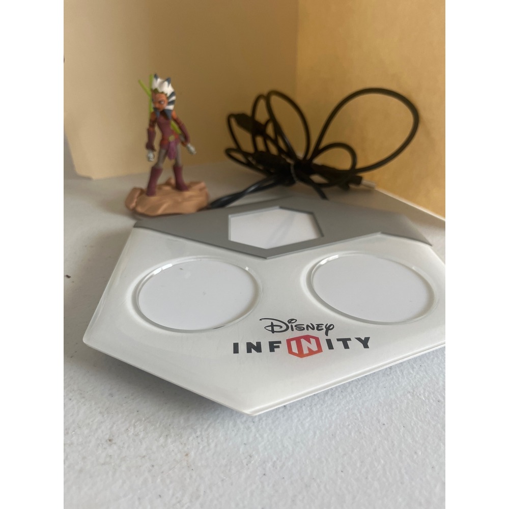 Disney Infinity 3.0 Star Wars Ahsoka Tano Figure and Base Station Portal